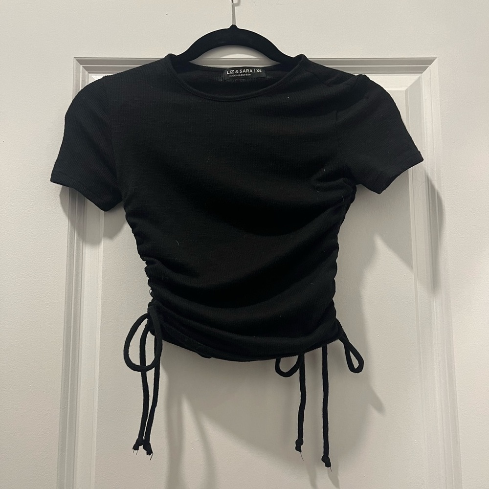 Liz & Sara black ruched crop top